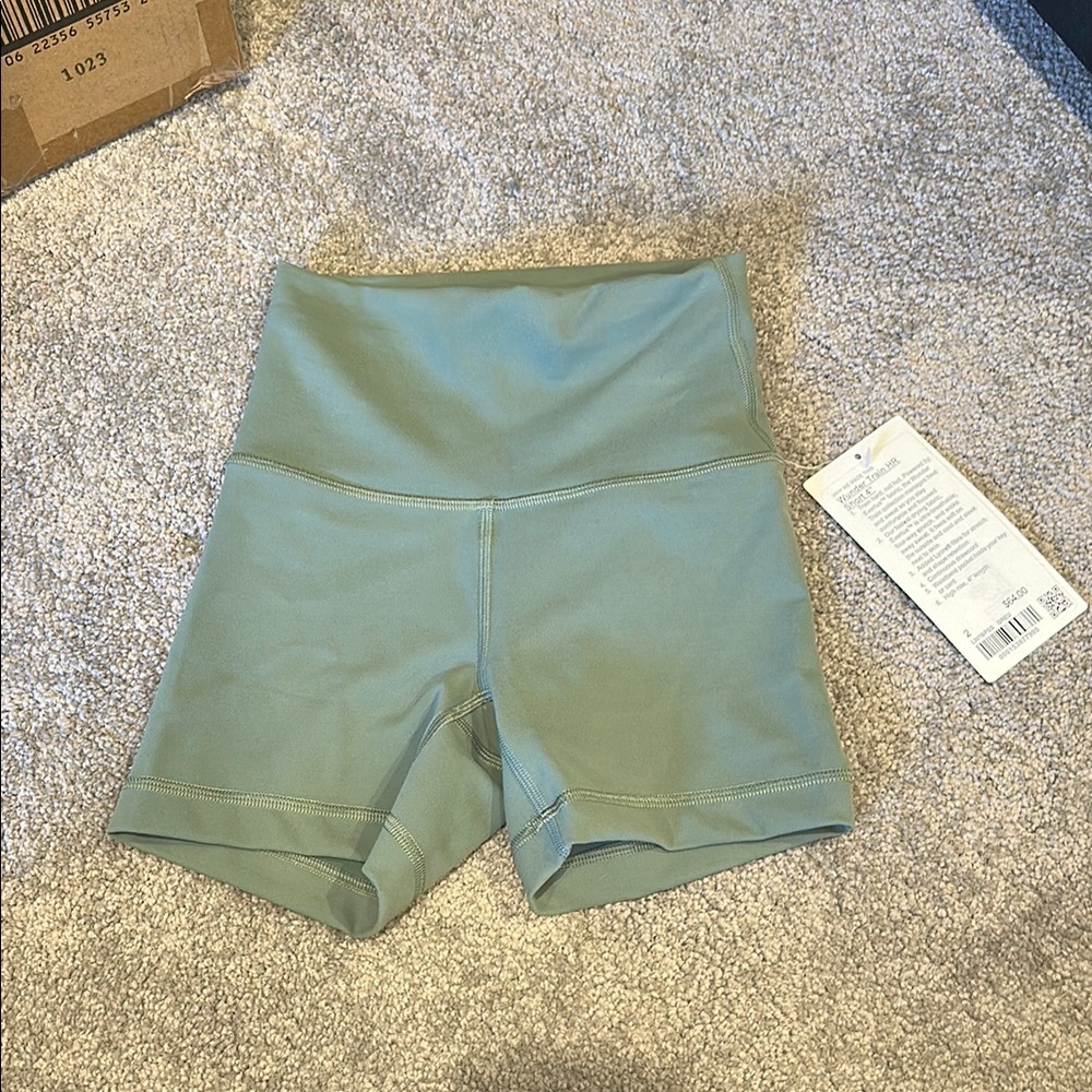 Lululemon Women's High-Waisted Green Shorts Sz 2 NWT